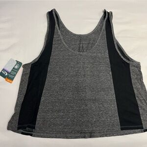 Woman’s 1x black/gray crop top, new with tags, never worn. MTA sport fast dri
